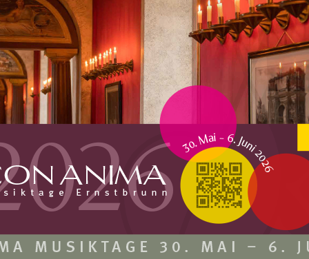 Eine Werbung für Con Anima Musiktage, mit einem Bogen, Kerzen und einem QR-Code, geplant für den 30. Mai bis 6. Juni 2026.