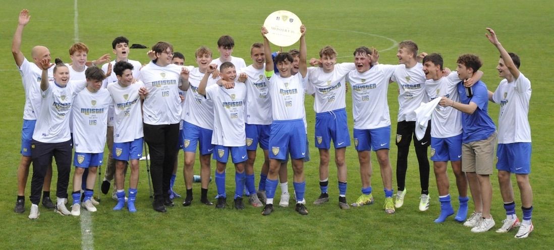 Bild enthält, People, Person, Celebrating, Boy, Male, Teen, Head, Face, Volleyball (Ball), Happy