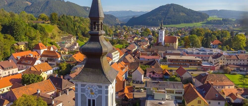 Bild enthält, Outdoors, Nature, Countryside, Building, Cityscape, Urban, Spire, Tower, Rural, Village