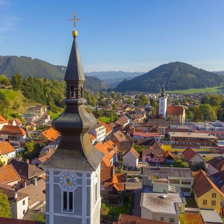 Bild enthält, Outdoors, Nature, Countryside, Building, Cityscape, Urban, Spire, Tower, Rural, Village