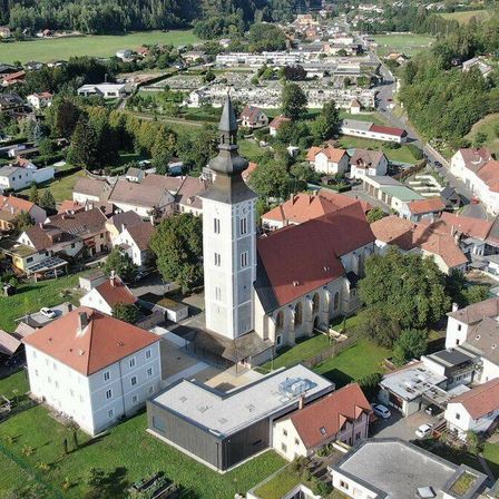 Bild enthält, Outdoors, Building, Housing, Nature, Aerial View, Suburb, House, Countryside, Village, Monastery