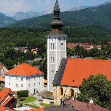 Bild enthält, Building, Outdoors, House, Housing, Roof, Nature, Countryside, Spire, Tower, Rural