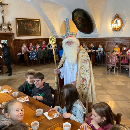 Bild enthält, Boy, Male, Person, Teen, Glasses, Child, Female, Girl, Bride, Woman