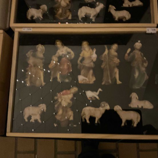 Bild enthält, Figurine, Adult, Male, Man, Person, Cabinet, Sheep, Baby, Dog, Bride