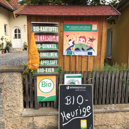 Bild enthält, Nature, Outdoors, Yard, Advertisement, Blackboard, Poster