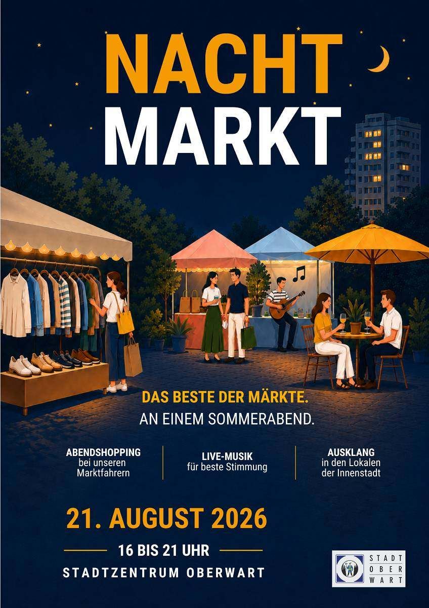 Ein Abendmarkt mit verschiedenen Ständen, Leuten beim Einkaufen und einer Live-Musik-Performance unter einem Regenschirm. Das Event findet am 21. August 2026 statt.