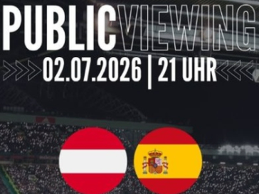 Public-Viewing-Poster mit Flaggen von Österreich und Spanien. Datum: 02.07.2026, Zeit: 21 Uhr. Großes Publikum im Stadion.