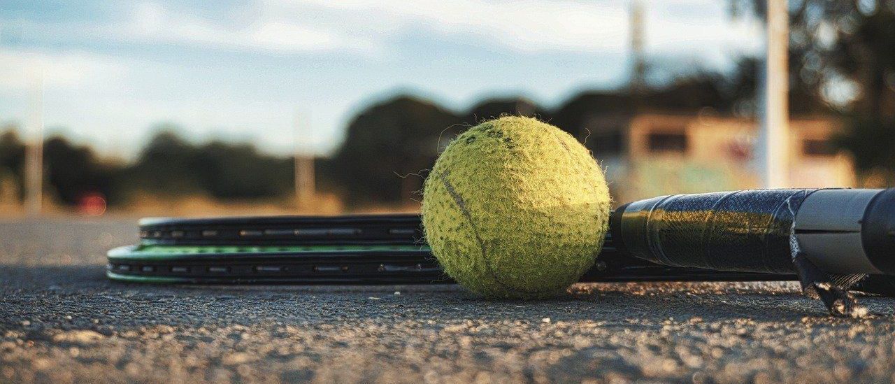 Bild enthält, Racket, Sport, Tennis, Tennis Racket, Ball, Tennis Ball