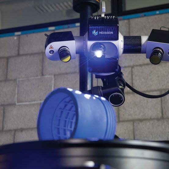 Bild enthält, Person, Security