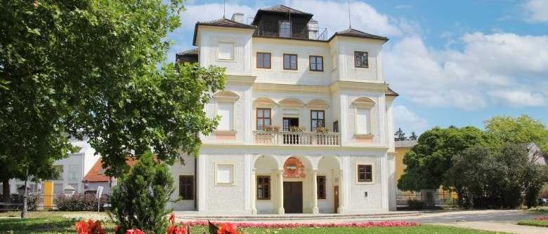 Bild enthält, Building, House, Housing, Villa, Hacienda, Manor