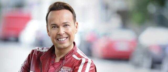 Bild enthält, Coat, Jacket, Face, Head, Person, Photography, Portrait, Happy, Smile, Man