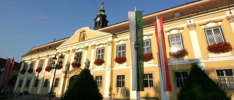 Bild enthält, Architecture, Building, Flag, City, Housing