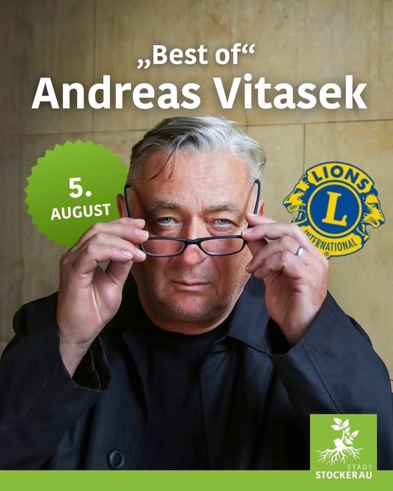 Ein Mann mit Brille hält sie vor sein Gesicht mit einem ernsten Ausdruck. Der Text lautet 'Best of Andreas Vitasek' und '5. August'. Das Lions International Logo ist im Hintergrund sichtbar.