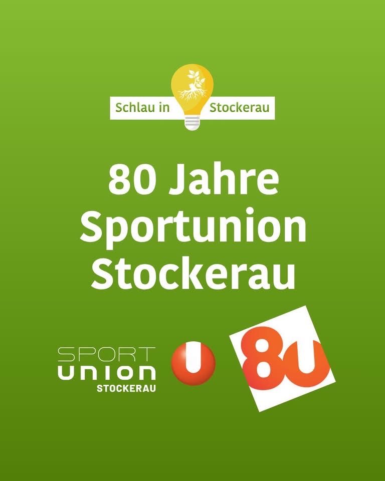 Grünes Poster mit Glühbirne und Baumlogo, das 80 Jahre Sportunion Stockerau feiert. Es zeigt ein Logo mit einem roten Kreis und einem 'U' darin, zusammen mit dem Text 'SPORT UNION'.