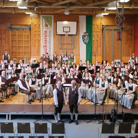 Bild enthält, People, Person, Indoors, Classroom, School, Shoe, Speaker, Crowd, Hall, Handbag