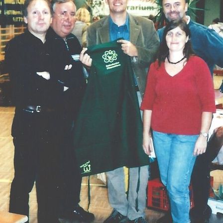 Bild enthält, Pants, Coat, People, Person, Portrait, Jeans, T-Shirt, Shoe, Adult, Man