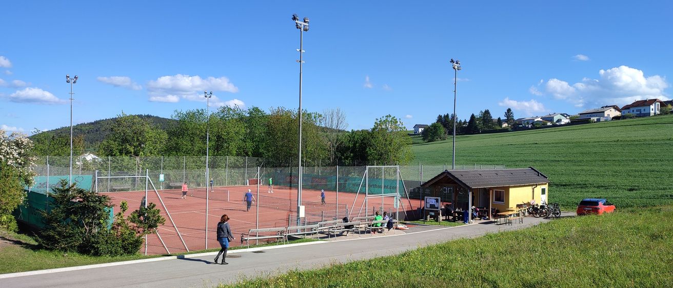 Bild enthält, Person, Car, Bench, Bicycle