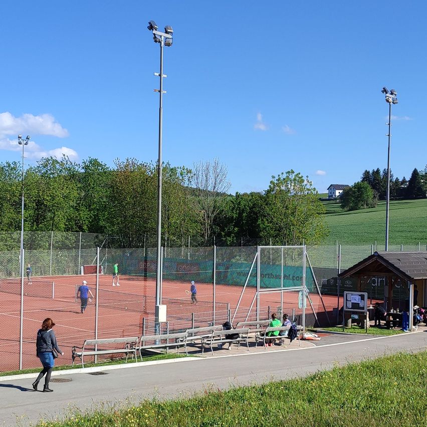 Bild enthält, Person, Car, Bench, Bicycle