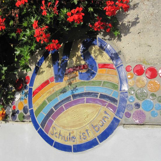 Urban, City, Sundial, Flower, Geranium, Garden, Outdoors, Pottery, Potted Plant