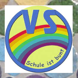 Bild enthält, Logo, Badge, Symbol, Text