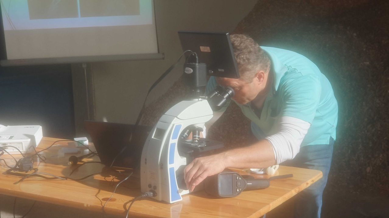 Bild enthält, Adult, Male, Man, Person, Laptop, Pc, Head, Monitor