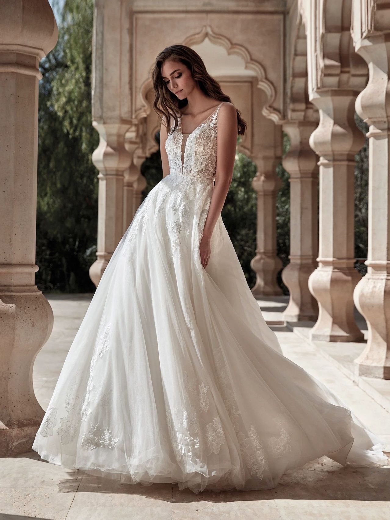 Bild enthält, Clothing, Dress, Fashion, Formal Wear, Gown, Wedding, Wedding Gown