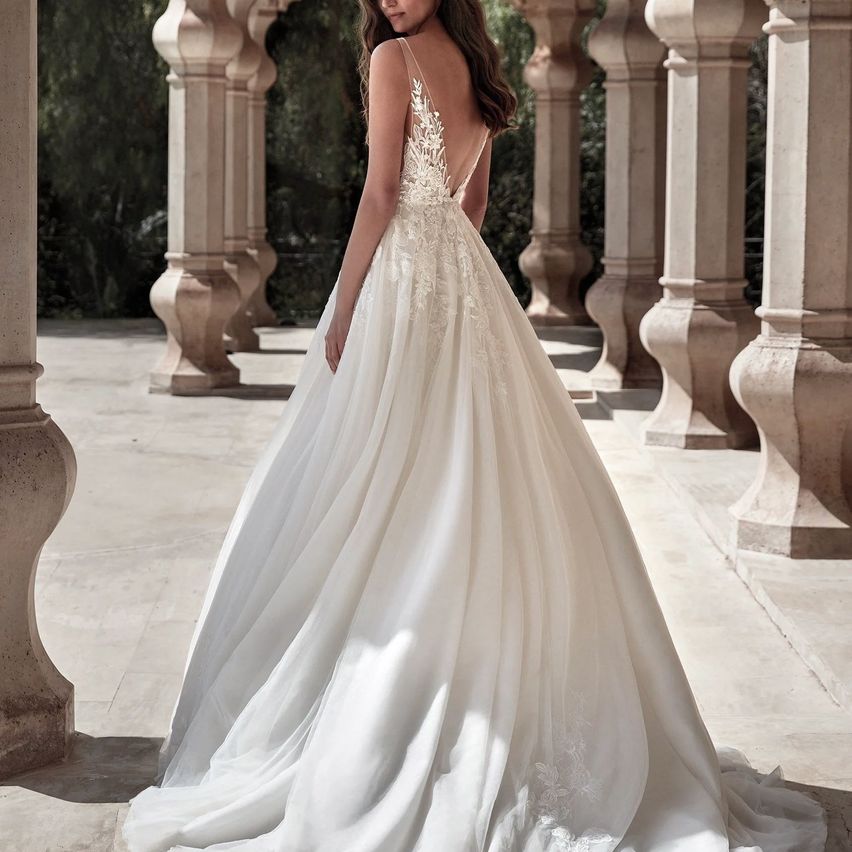 Bild enthält, Clothing, Dress, Fashion, Formal Wear, Gown, Wedding, Wedding Gown