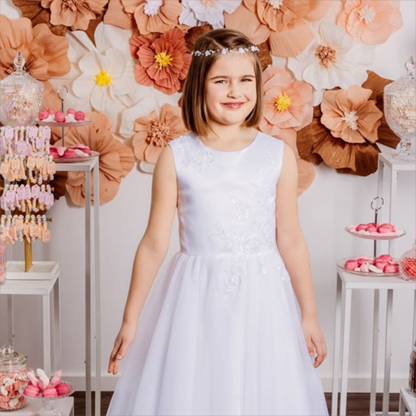 Bild enthält, Clothing, Dress, Fashion, Formal Wear, Gown, Wedding, Wedding Gown, Person