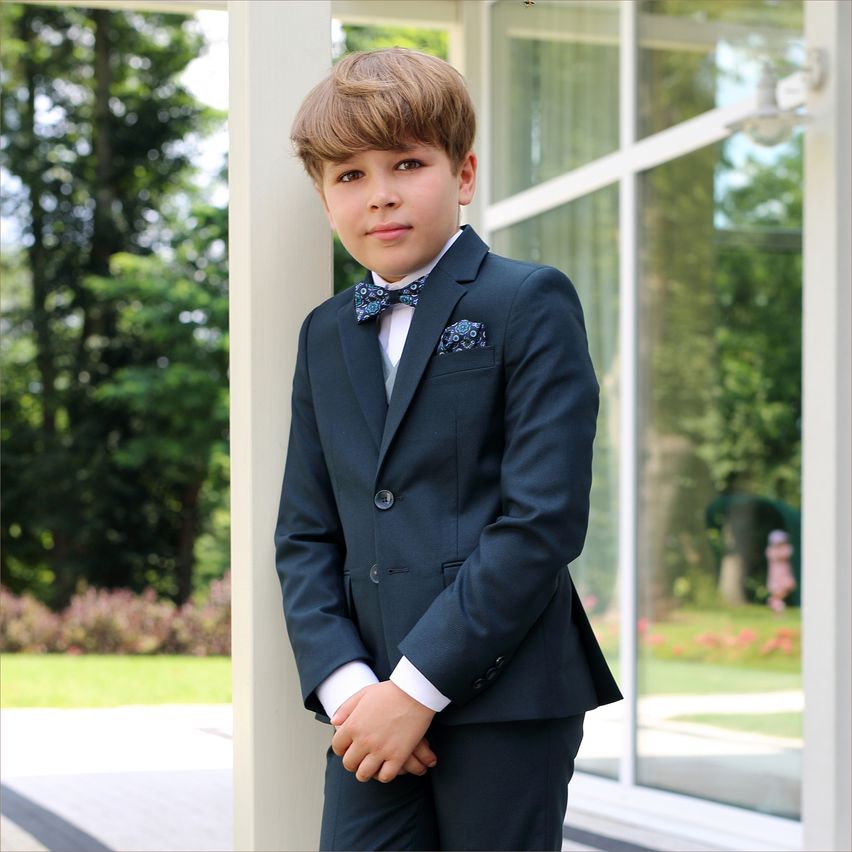 Bild enthält, Formal Wear, Suit, Tie, Blazer, Coat, Jacket, Tuxedo, Necktie, Face, Person