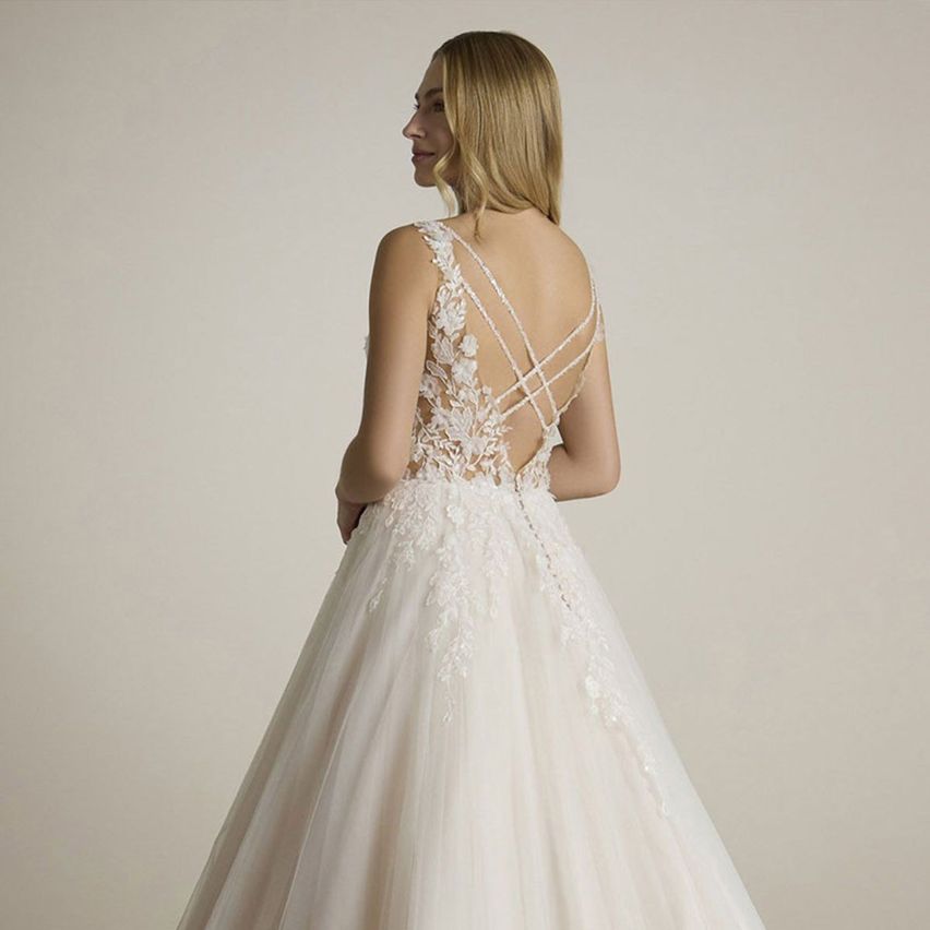 Bild enthält, Dress, Fashion, Formal Wear, Gown, Wedding Gown, Adult, Bride, Female, Person, Woman