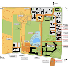 Karte von Zumdorf mit Wohngebieten, Sportanlagen und Annehmlichkeiten. Beinhaltet Joggingwege, ein Sportfeld, ein Schwimmbad, eine Sauna, ein Wellnesszentrum und einen Besucherparkplatz.