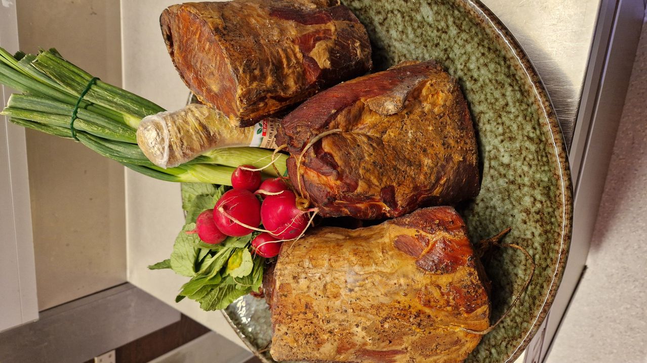 Bild enthält, Food, Meat, Pork, Produce, Food Presentation, Bread, Beef