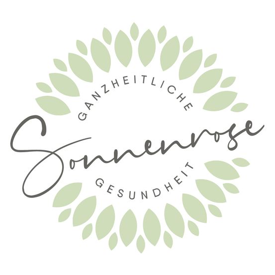 Ein kreisförmiges Logo mit dem Wort 'Sonnenrose' in kursiver Schrift, umgeben von einem Kranz aus grünen Blättern, auf weißem Hintergrund. 'Ganzheitliche' und 'Gesundheit' sind in einer Serifenschrift über und unter 'Sonnenrose' geschrieben.