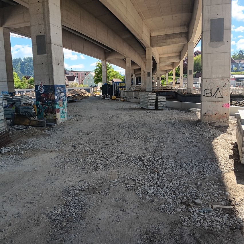 Zukünftige Asphaltbahnen im Rohzustand