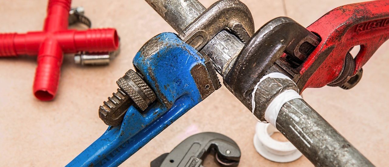 Bild enthält, Person, Plumbing