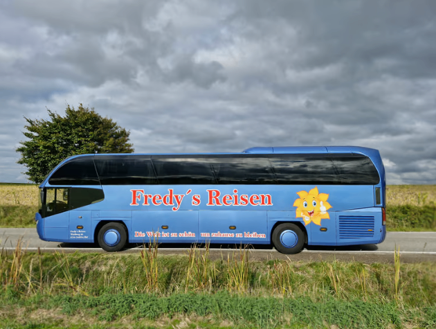 Bild enthält, Bus, Transportation, Vehicle, Tour Bus, Machine, Wheel