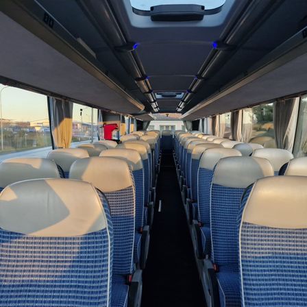 Bild enthält, Aircraft, Airplane, Transportation, Vehicle, Chair, Furniture, Airplane Cabin