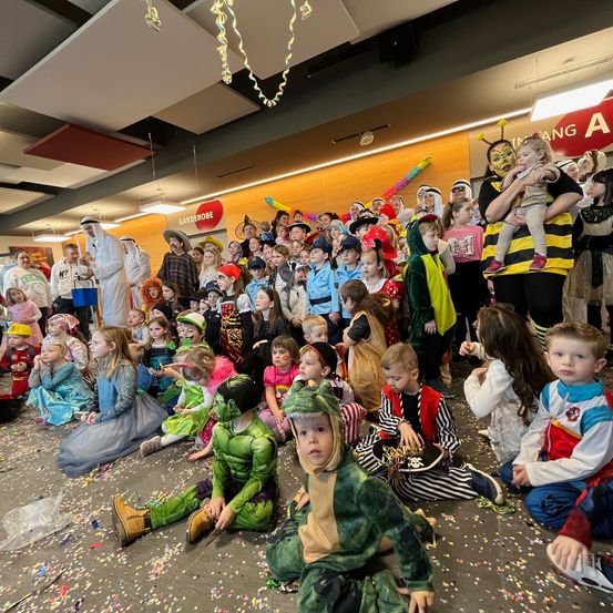 Bild enthält, People, Person, Celebrating, Child, Female, Girl, Adult, Male, Man, Woman