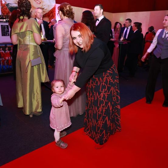 Bild enthält, Fashion, Adult, Female, Person, Woman, Male, Man, Suit, People, Face