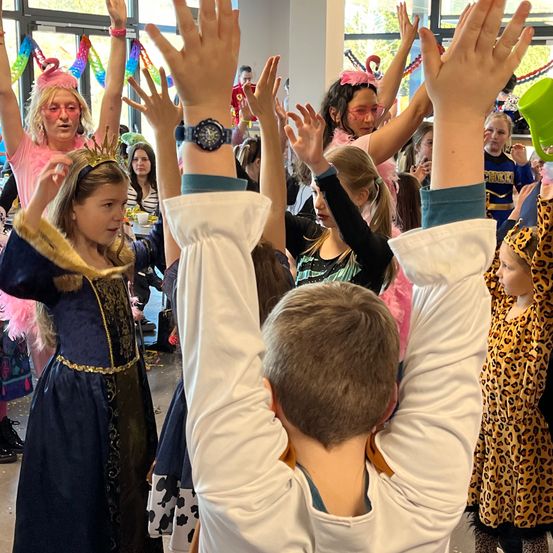 Bild enthält, Celebrating, Person, People, Child, Female, Girl, Face, Head