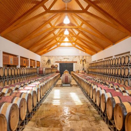 Bild enthält, Architecture, Building, Alcohol, Beverage, Liquor, Wine, Wine Cellar, Outdoors, Nature