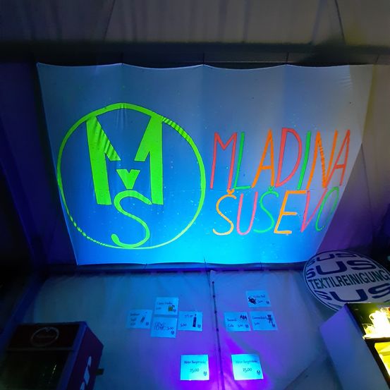 Bild enthält, Light, Lighting, Screen, Neon