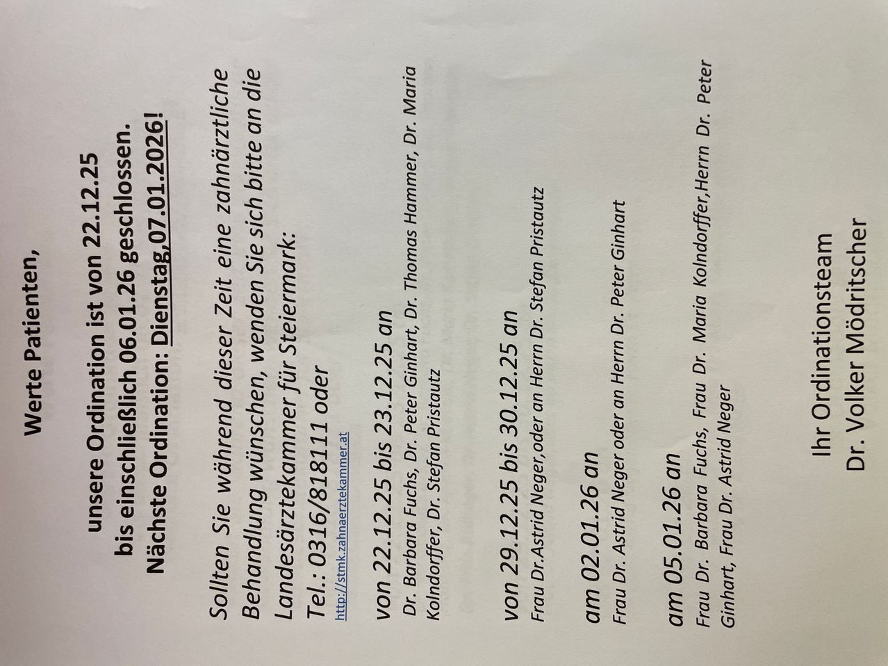 Dokument zeigt die Verfügbarkeit der Zahnarztpraxis am 7. Januar 2026. Dr. Maria Hammer, Dr. Thomas Ginhart und Dr. Stefan Pristutz sind von 08:00 bis 12:00 Uhr verfügbar. Dr. Astrid Neger und Dr. Peter Ginhart sind von 02:00 bis 06:00 Uhr verfügbar.