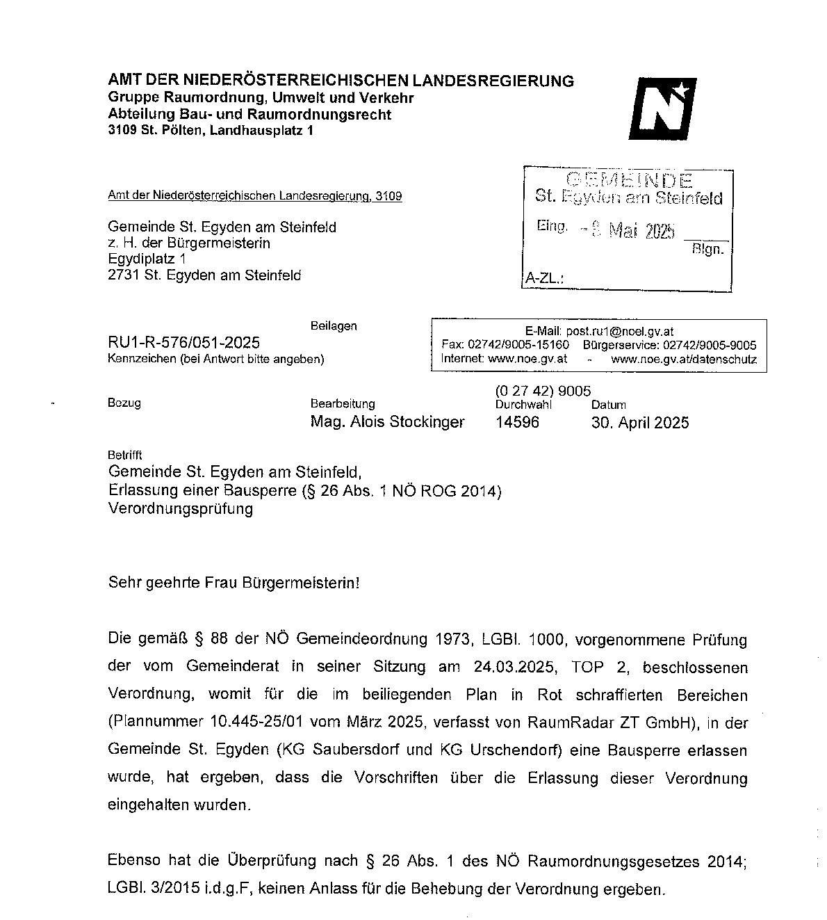 Amtliche Mitteilung der Niederösterreichischen Landesregierung, Abteilung Bau- und Umwelt. Das Dokument ist eine Benachrichtigung über die Erteilung einer Baubewilligung für St. Egyden am Steinfeld. Es enthält Details wie Genehmigungsnummer, Datum und Adresse. Das Dokument erwähnt auch die Genehmigung eines Bauvorhabens in Rot.