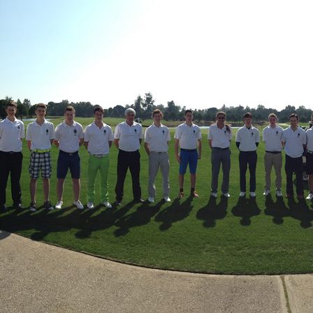 Bild enthält, Grass, People, Person, Outdoors, Park, Scenery, Lawn, Landscape, Graveyard, Flag