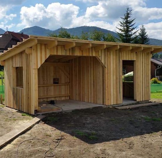 Bild enthält, Interior Design, Wood, Building, Outdoors, Shelter, Nature, Housing, Countryside, Hut, Rural