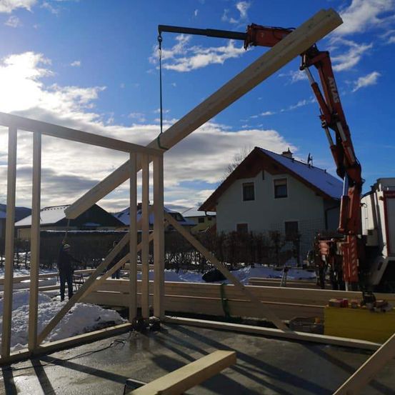 Bild enthält, Construction, Wood, Person, Construction Crane