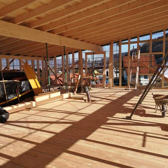 Bild enthält, Wood, Plywood, Lumber, Architecture, Building, House, Housing, Porch