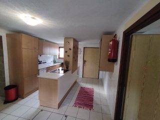 Bild enthält, Indoors, Home Decor, Kitchen, Interior Design, Architecture, Building, Penthouse, Mailbox, Housing