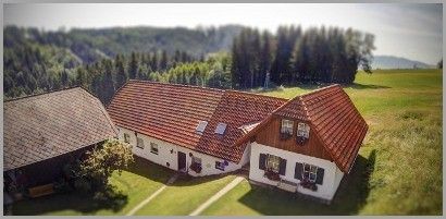 Bild enthält, Outdoors, Architecture, Building, Housing, House, Driveway, Aerial View